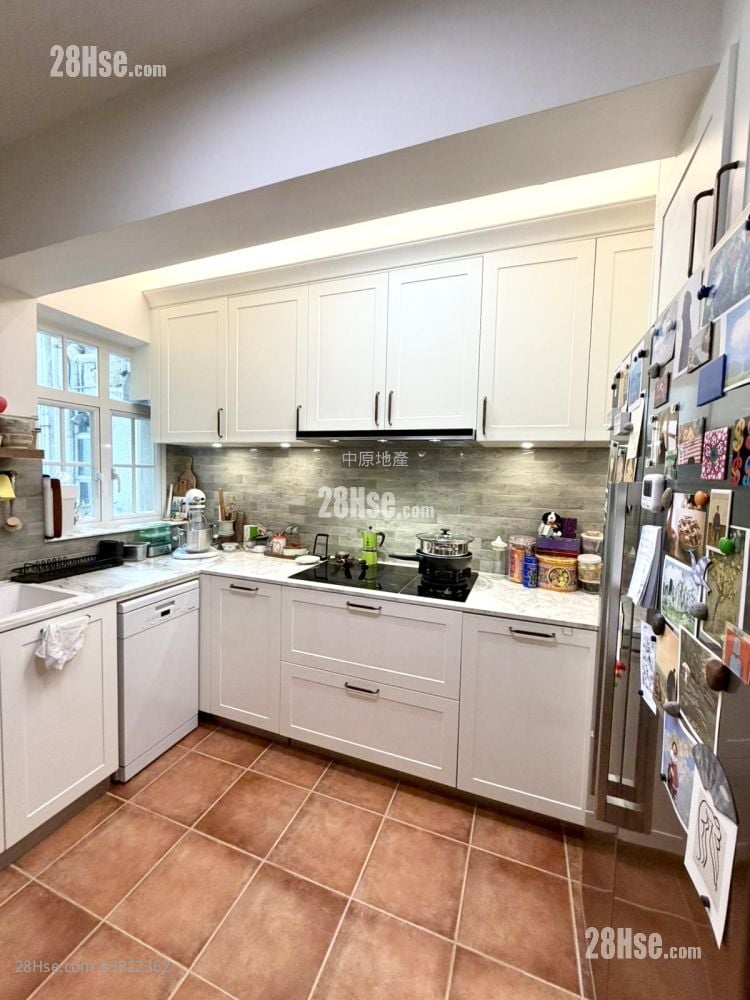 Dragon Court Sell 3 Bedrooms , 2 Bathrooms 857 ft²