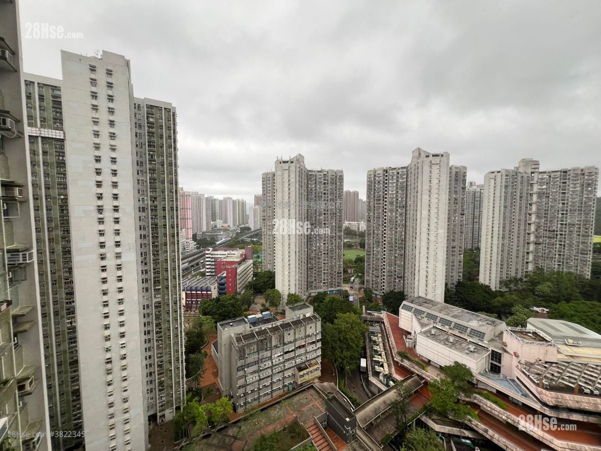 Kam On Court Sell 3 Bedrooms , 1 Bathroom 554 ft²