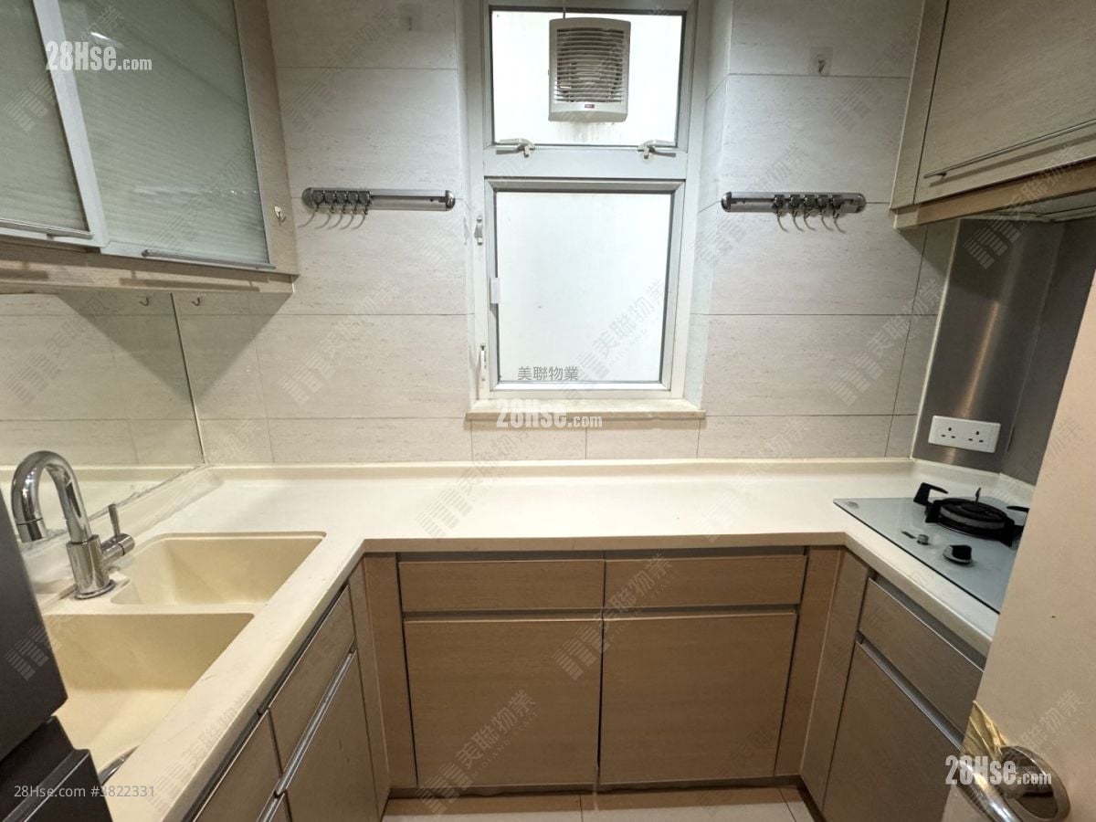 Central Park Towers Sell 2 Bedrooms , 1 Bathroom 494 ft²