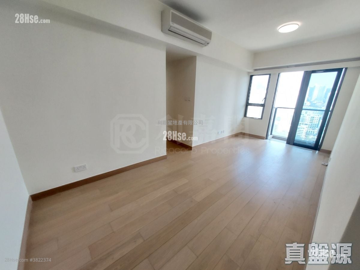 Victoria Skye Sell 3 Bedrooms 661 ft²