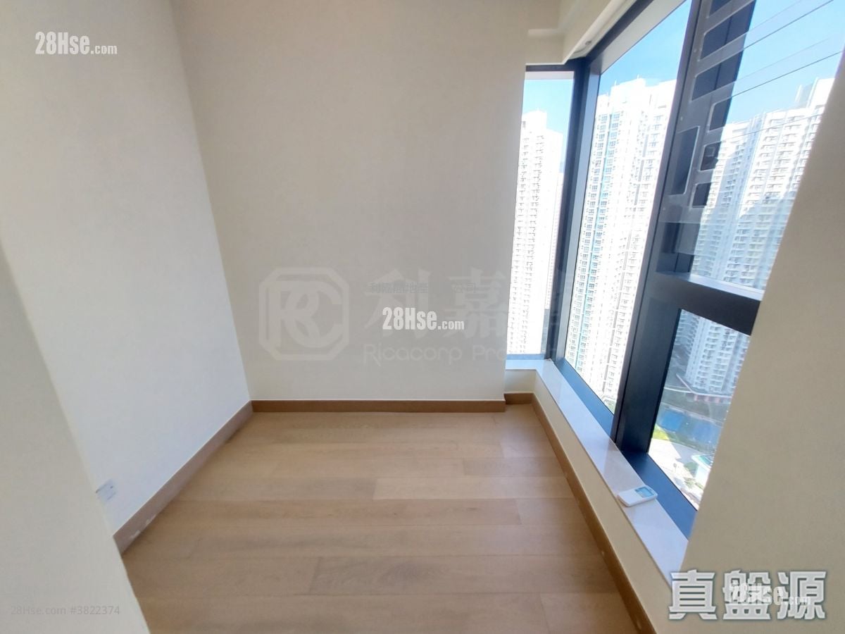 Victoria Skye Sell 3 Bedrooms 661 ft²