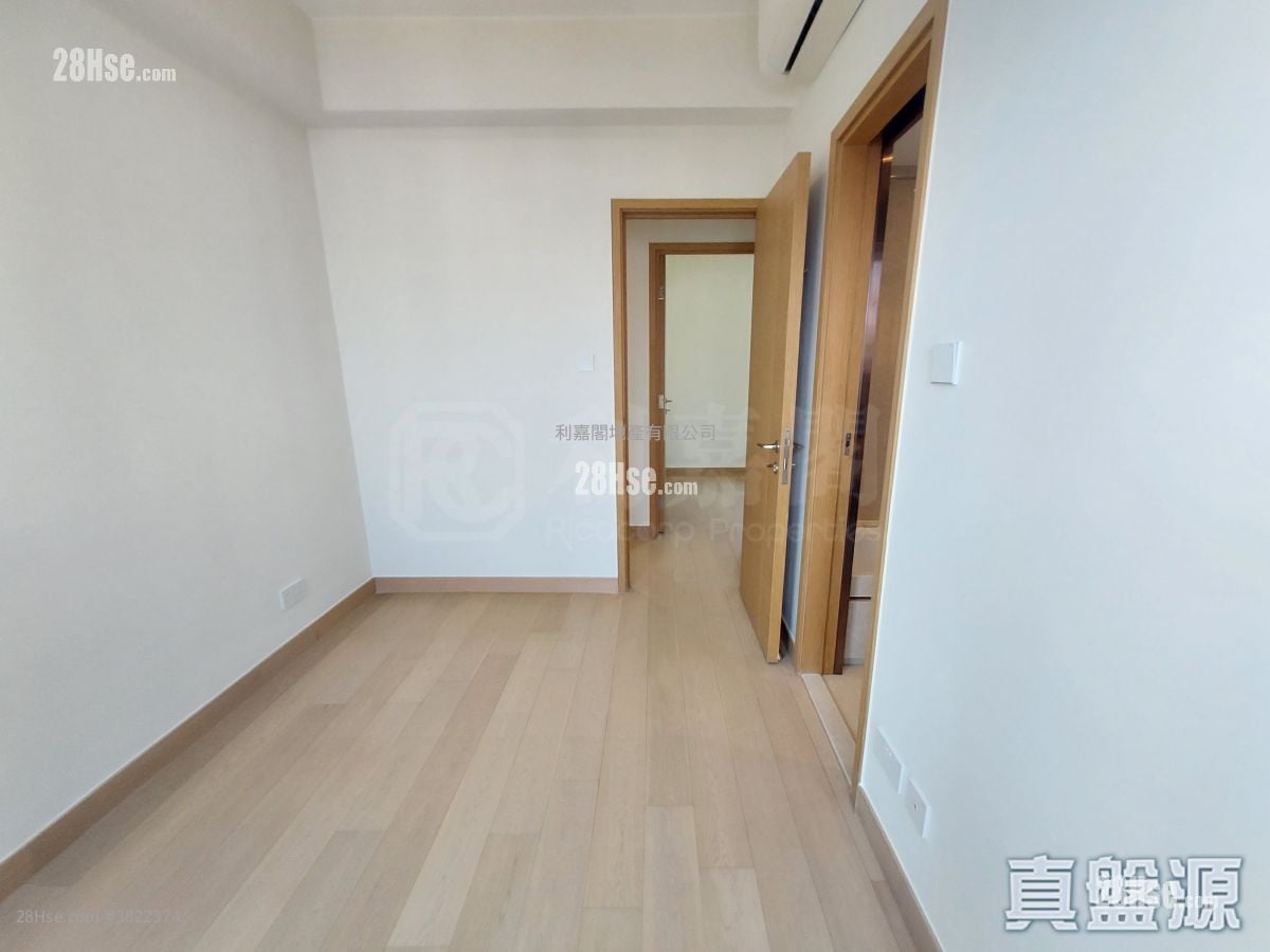 Victoria Skye Sell 3 Bedrooms 661 ft²