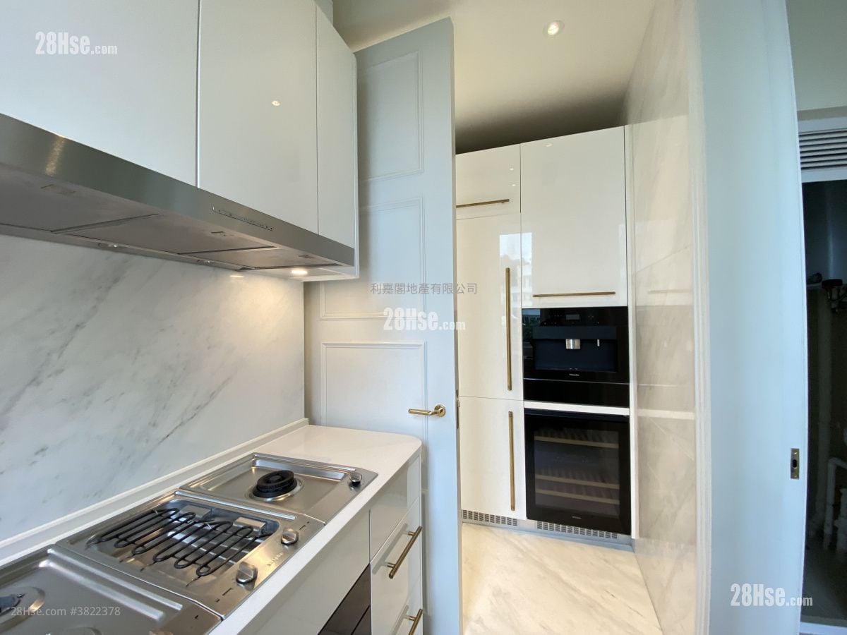 Le Cap Sell 4 Bedrooms , 2 Bathrooms 1,895 ft²