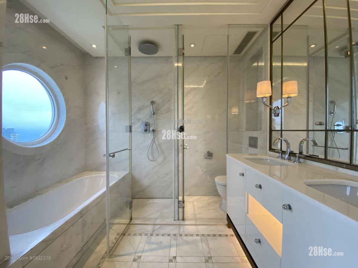 Le Cap Sell 4 Bedrooms , 2 Bathrooms 1,895 ft²