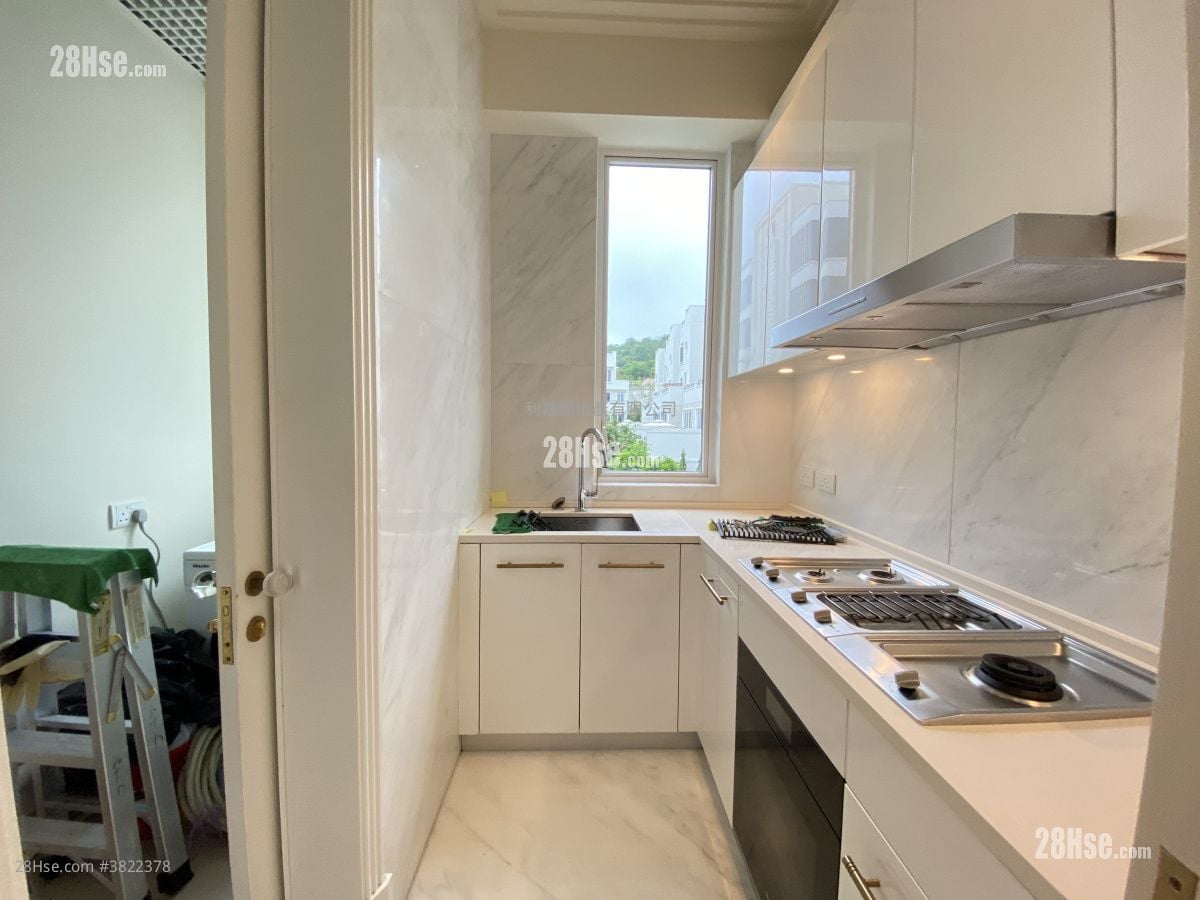 Le Cap Sell 4 Bedrooms , 2 Bathrooms 1,895 ft²