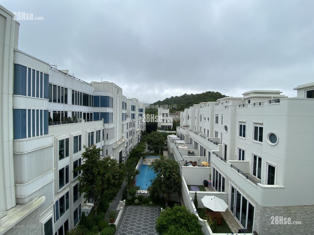 Le Cap Sell 4 Bedrooms , 2 Bathrooms 1,895 ft²