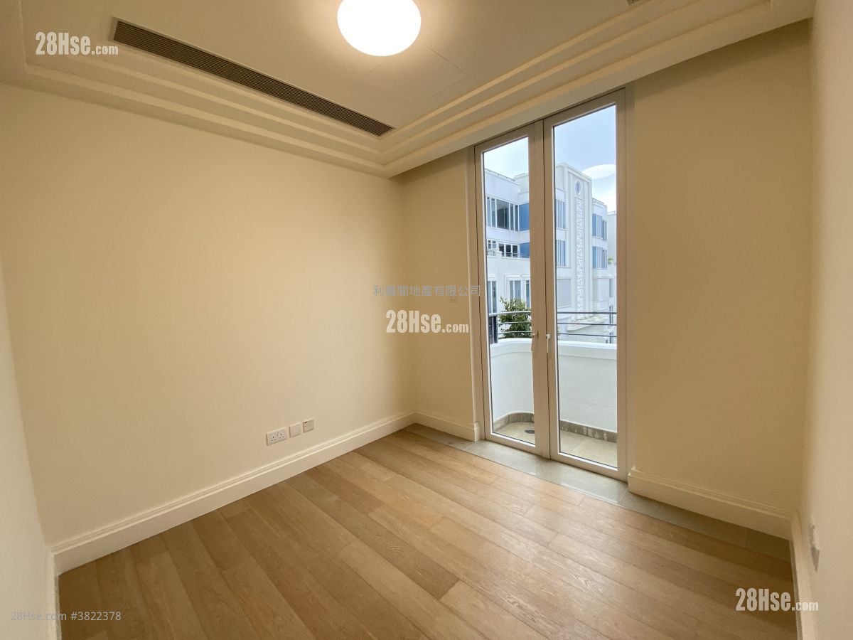 Le Cap Sell 4 Bedrooms , 2 Bathrooms 1,895 ft²