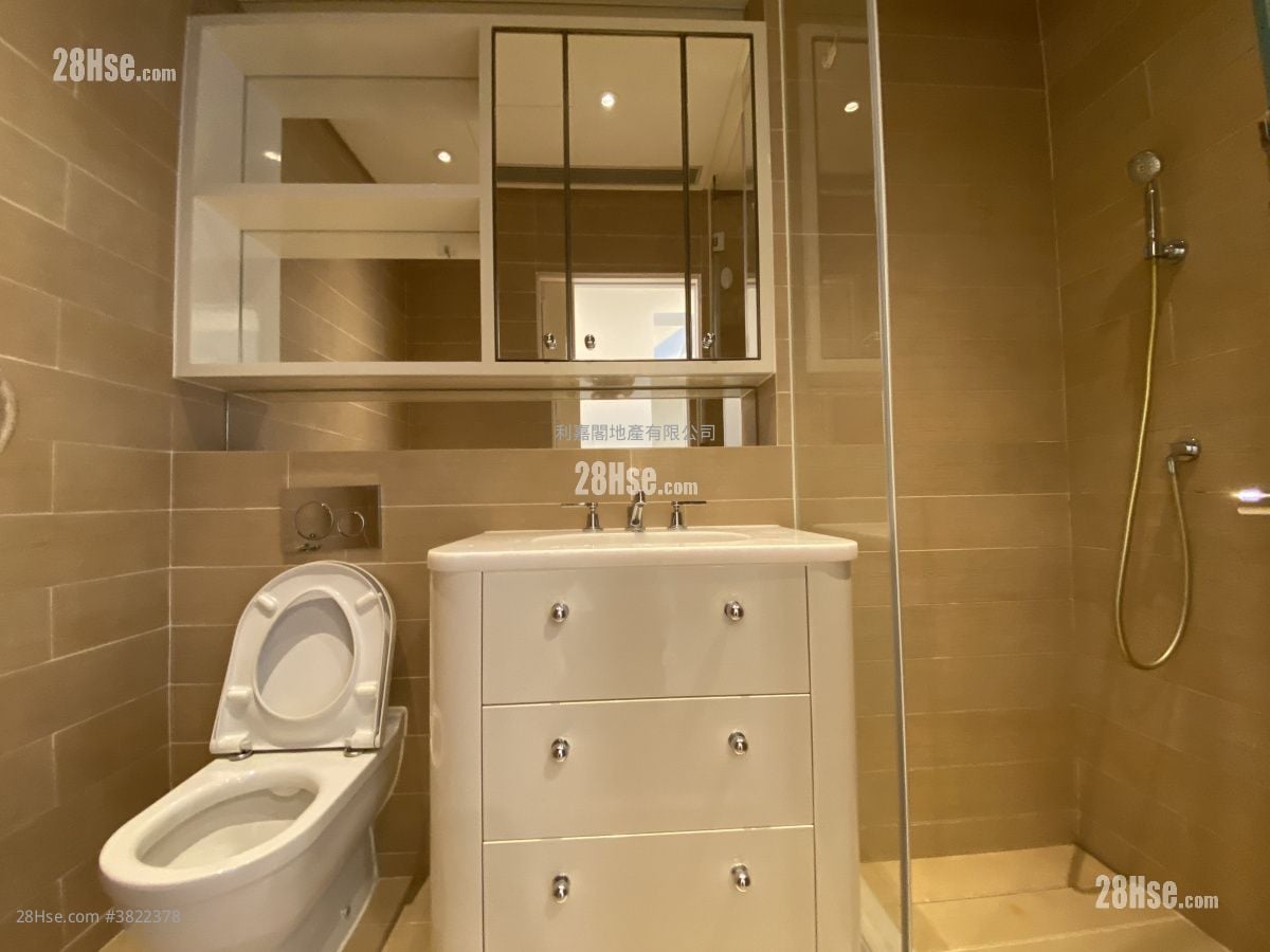 Le Cap Sell 4 Bedrooms , 2 Bathrooms 1,895 ft²