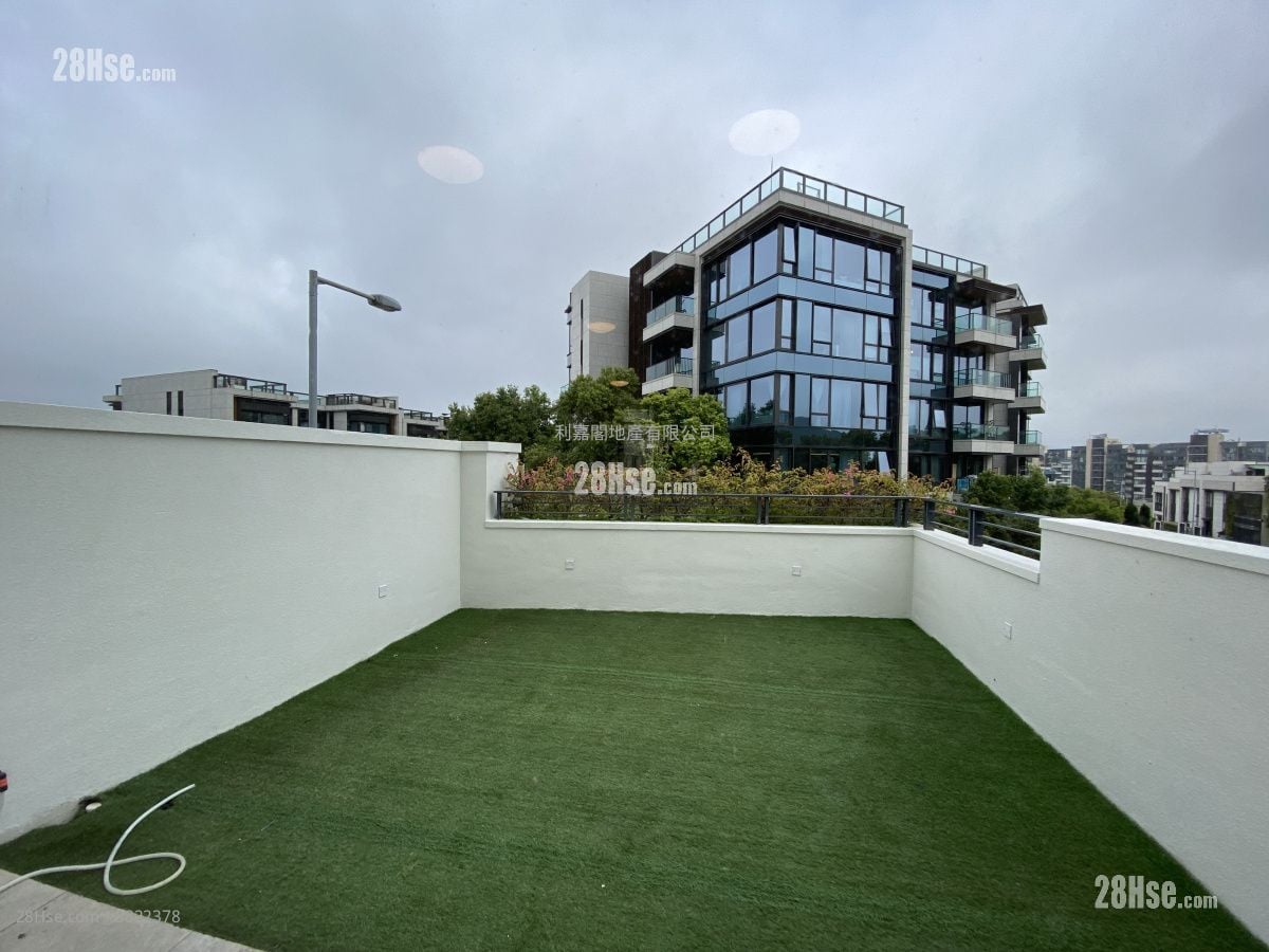 Le Cap Sell 4 Bedrooms , 2 Bathrooms 1,895 ft²