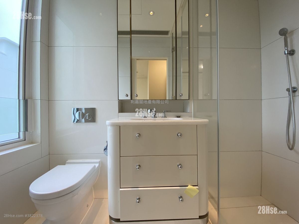 Le Cap Sell 4 Bedrooms , 2 Bathrooms 1,895 ft²