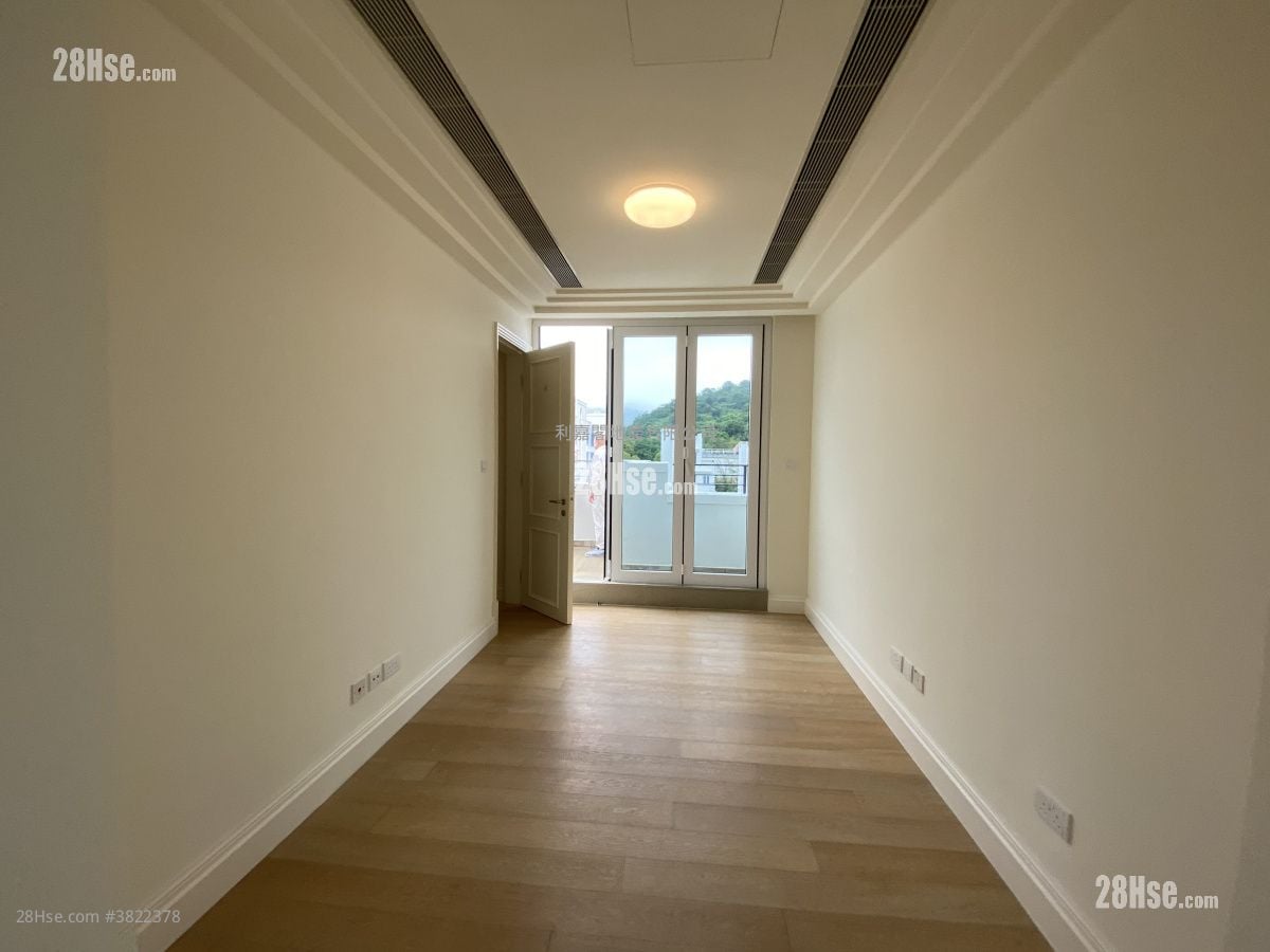 Le Cap Sell 4 Bedrooms , 2 Bathrooms 1,895 ft²