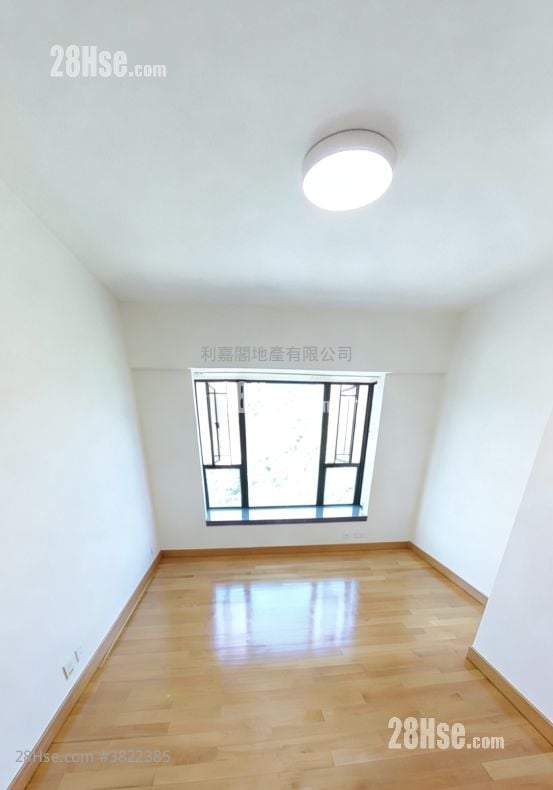 Royal Ascot Sell 3 Bedrooms , 2 Bathrooms 974 ft²