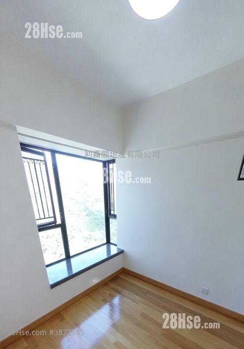 Royal Ascot Sell 3 Bedrooms , 2 Bathrooms 974 ft²