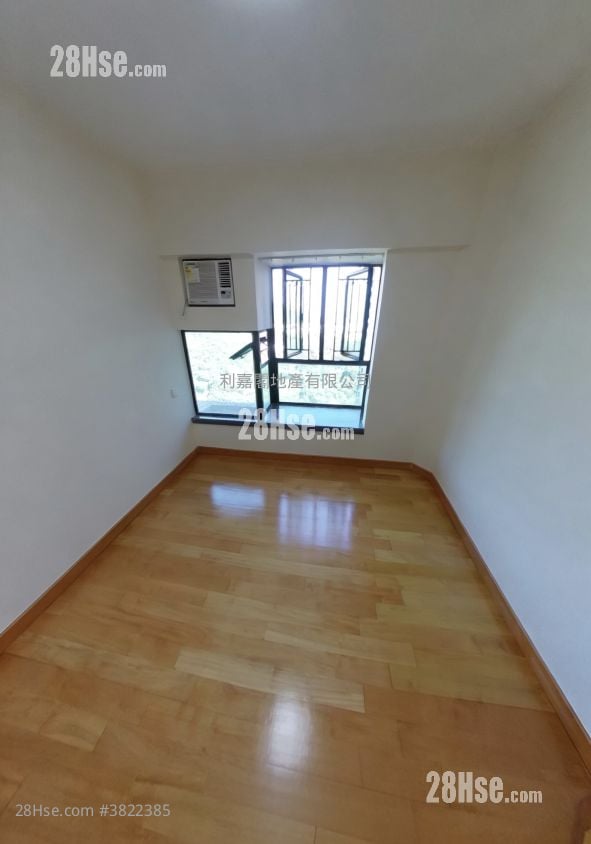 Royal Ascot Sell 3 Bedrooms , 2 Bathrooms 974 ft²