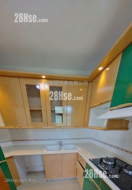 Royal Ascot Sell 3 Bedrooms , 2 Bathrooms 974 ft²