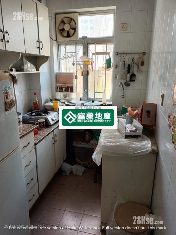 Lee Kwan Building Sell 3 Bedrooms 527 ft²