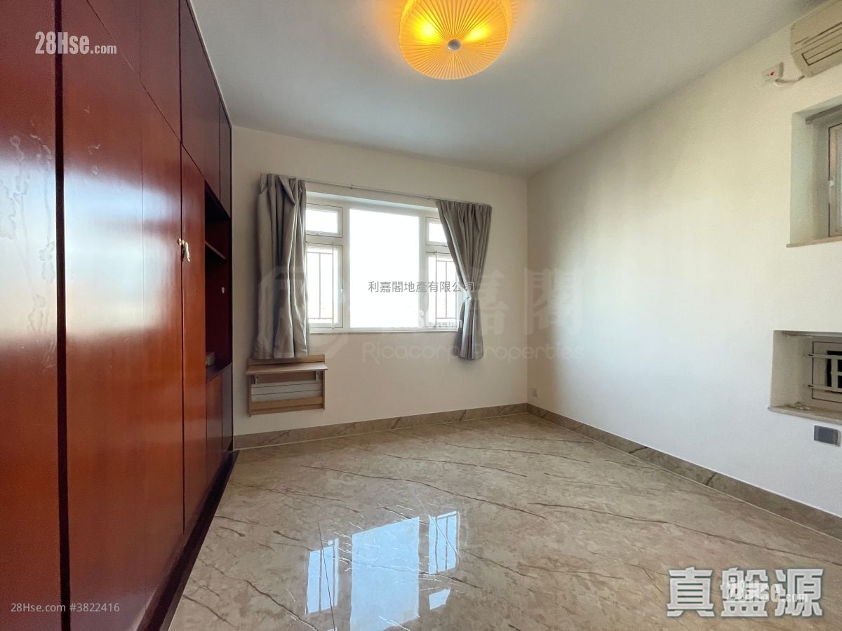 Coral Court Sell 3 Bedrooms , 2 Bathrooms 1,173 ft²