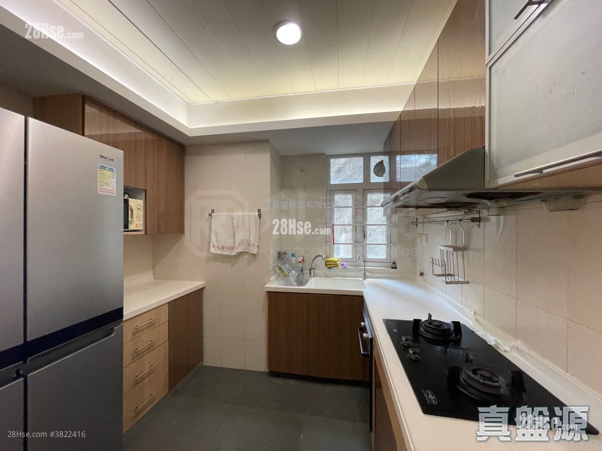 Coral Court Sell 3 Bedrooms , 2 Bathrooms 1,173 ft²