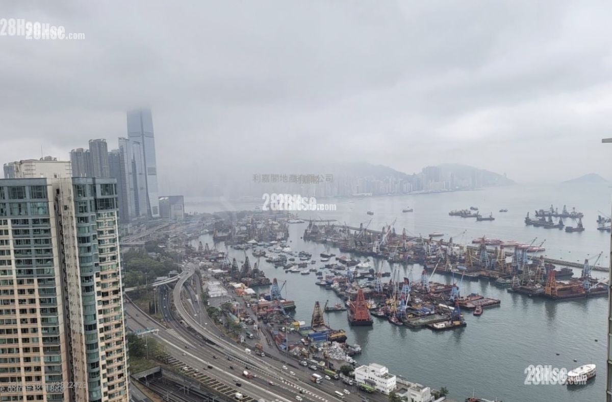 Florient Rise Rental 3 Bedrooms , 2 Bathrooms 774 ft²