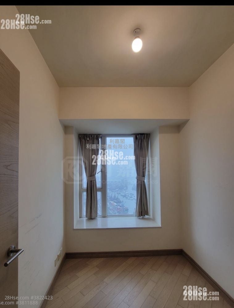 Florient Rise Rental 3 Bedrooms , 2 Bathrooms 774 ft²