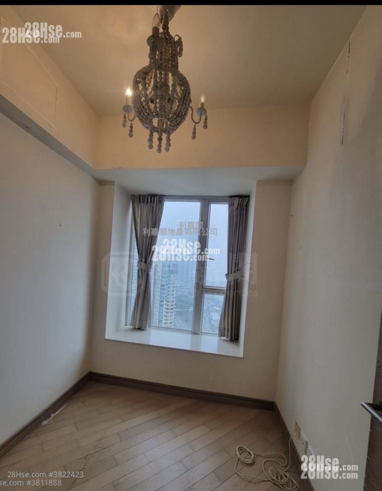 Florient Rise Rental 3 Bedrooms , 2 Bathrooms 774 ft²