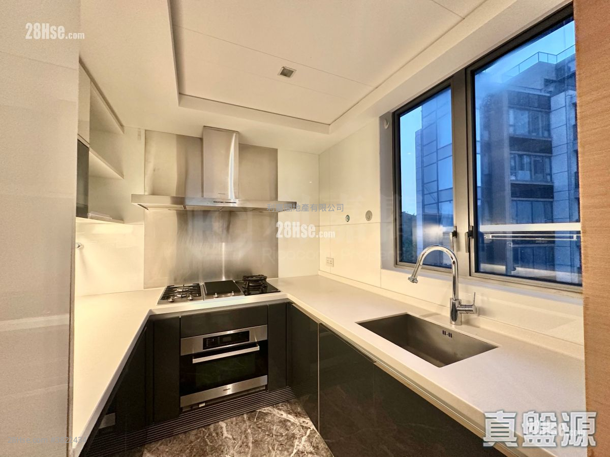 Riva Sell 4 Bedrooms , 2 Bathrooms 765 ft²