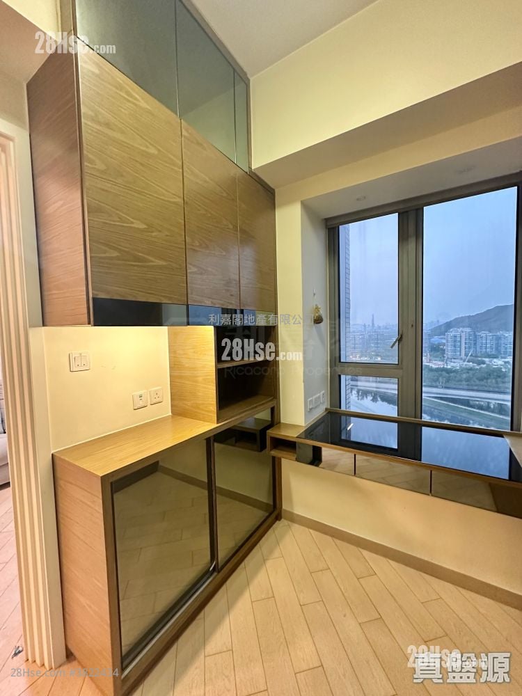 Riva Sell 4 Bedrooms , 2 Bathrooms 765 ft²