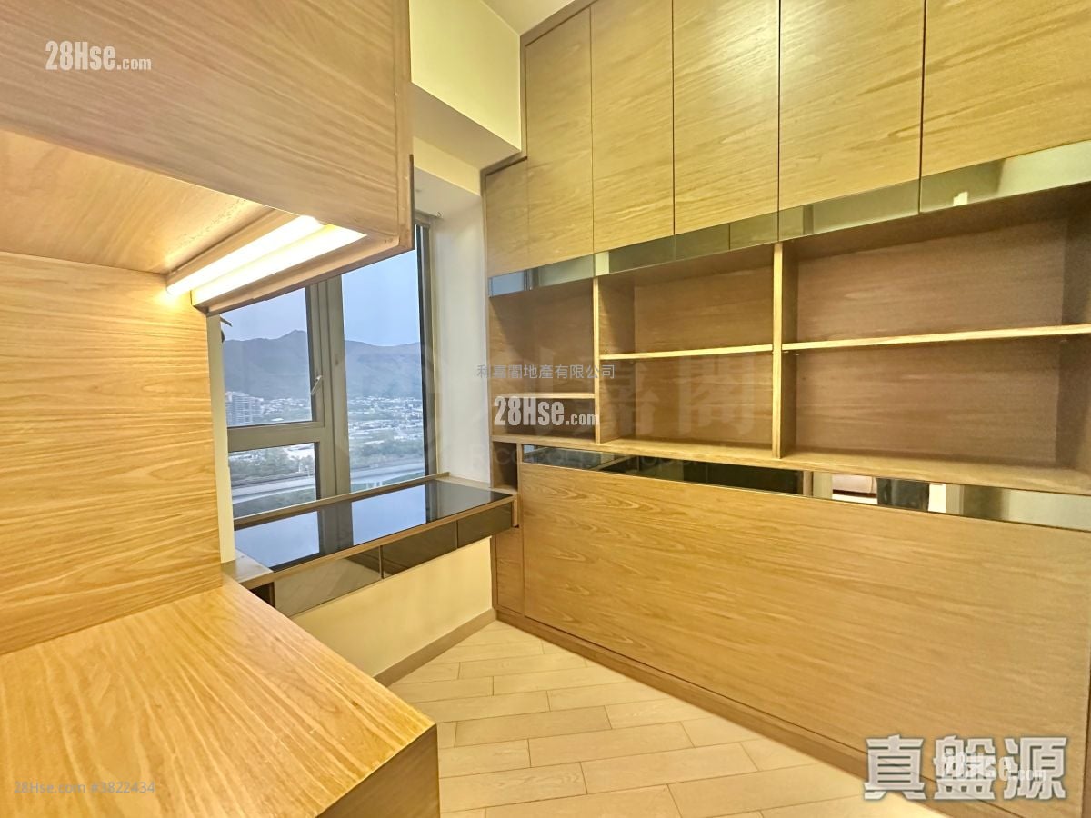 Riva Sell 4 Bedrooms , 2 Bathrooms 765 ft²