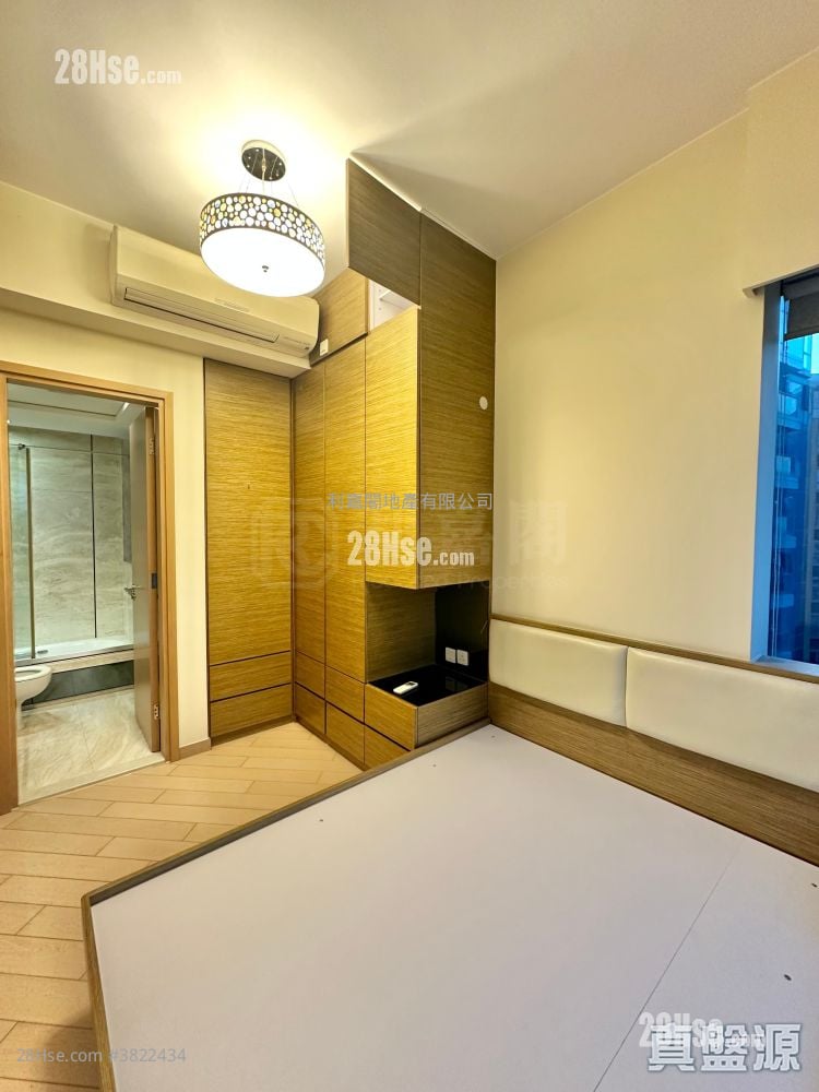 Riva Sell 4 Bedrooms , 2 Bathrooms 765 ft²