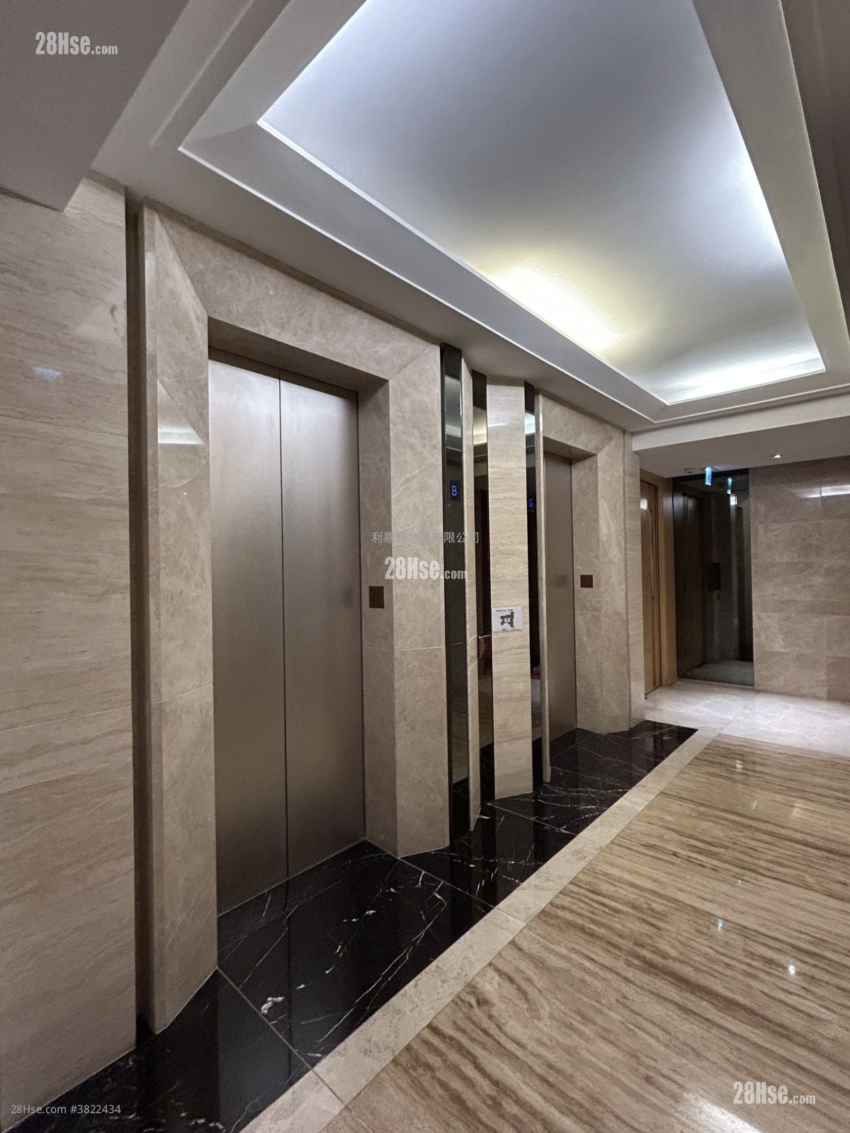 Riva Sell 4 Bedrooms , 2 Bathrooms 765 ft²