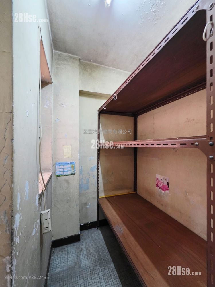 工人房: 铜锣湾大厦 售盘 3 房 , 2 浴室 848 平方尺