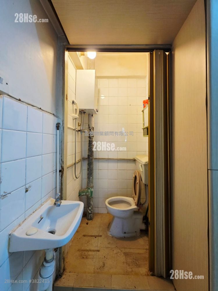 浴室: 铜锣湾大厦 售盘 3 房 , 2 浴室 848 平方尺