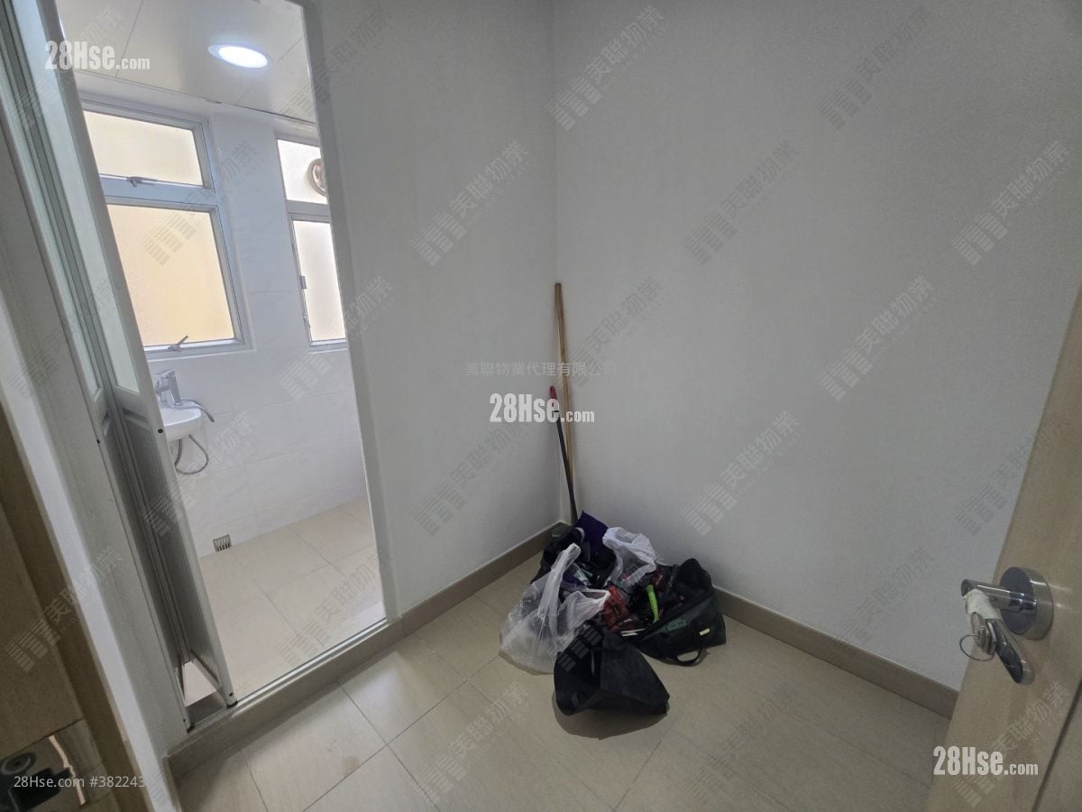 Mei Foo Sun Chuen Sell 3 Bedrooms 946 ft²