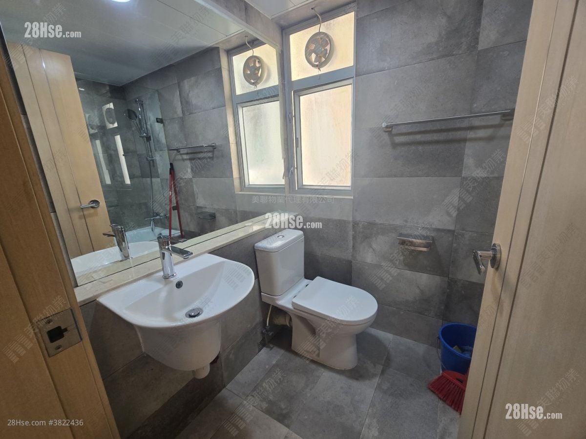 Mei Foo Sun Chuen Sell 3 Bedrooms 946 ft²