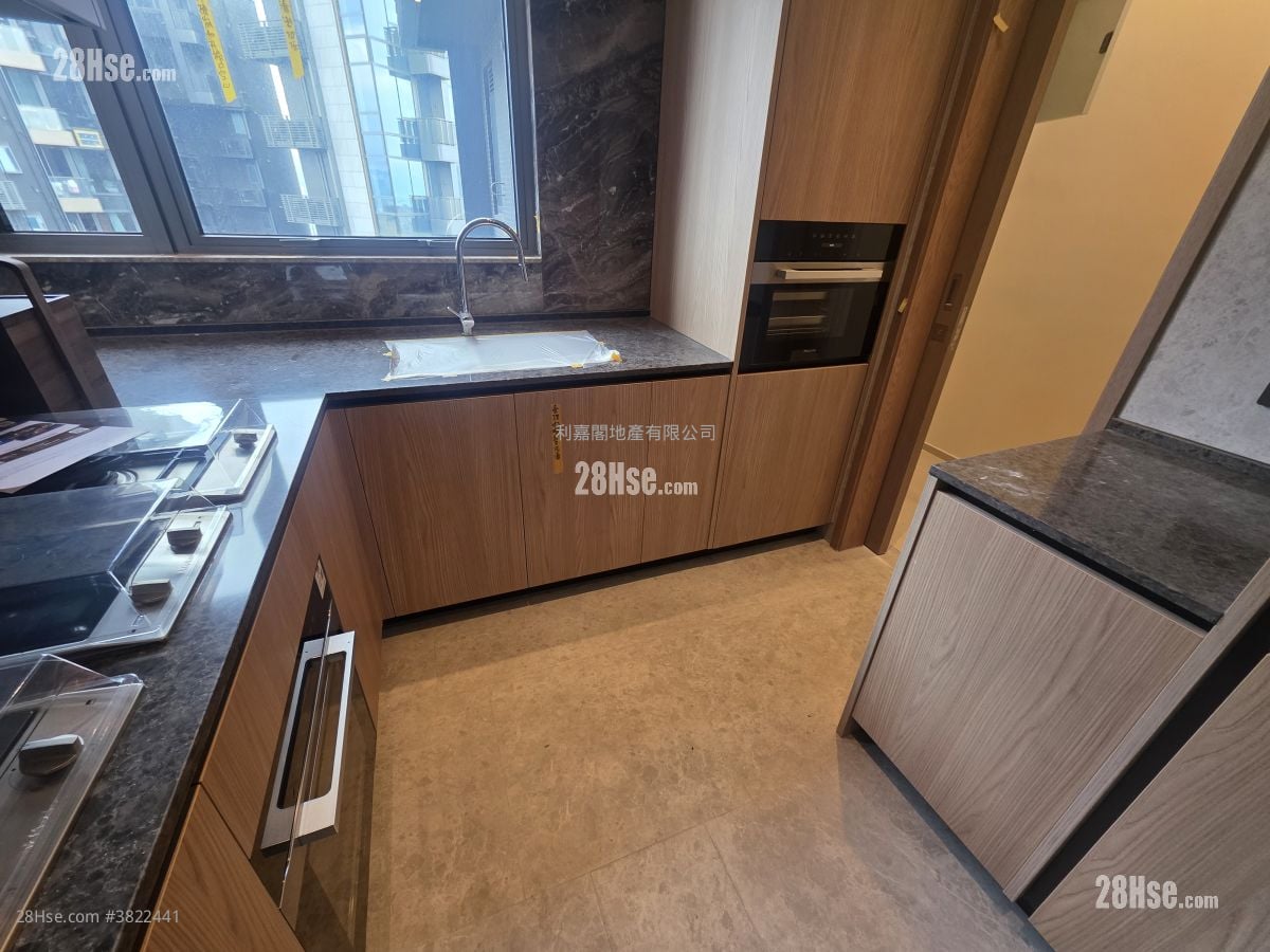 In One Rental 3 Bedrooms , 3 Bathrooms 940 ft²