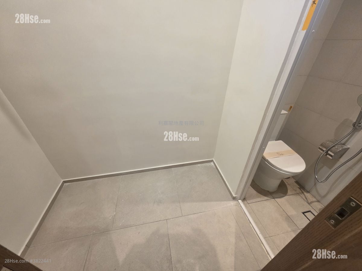 In One Rental 3 Bedrooms , 3 Bathrooms 940 ft²