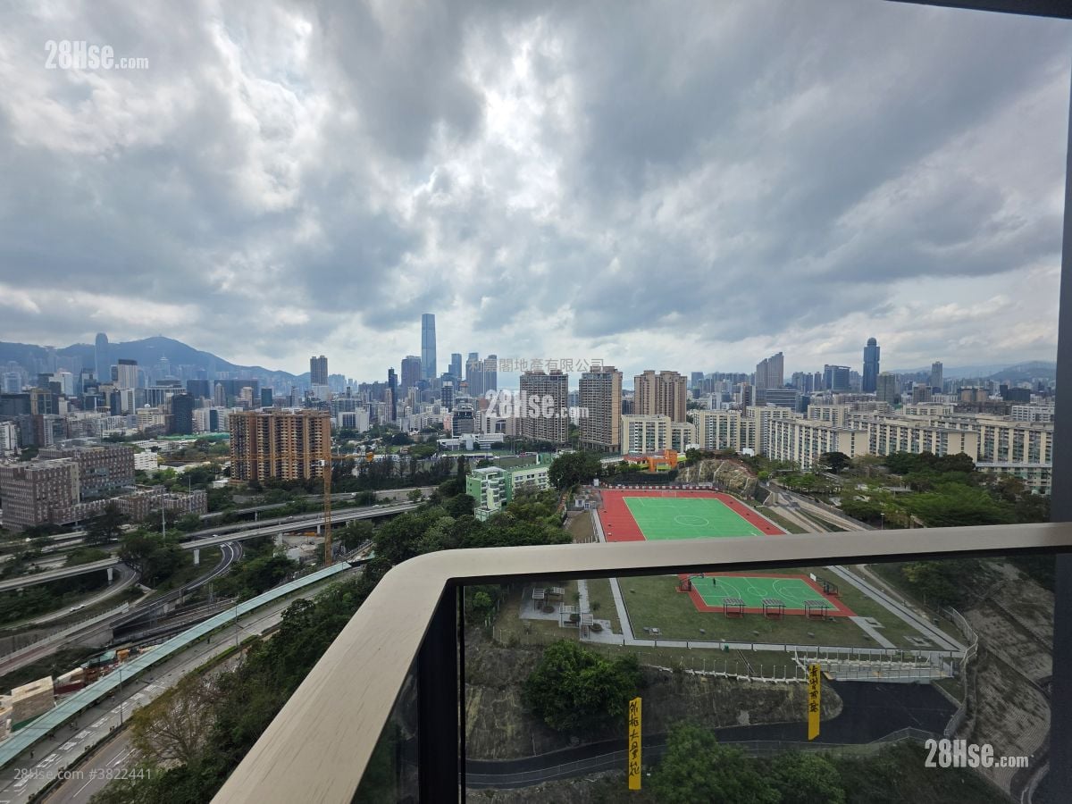 In One Rental 3 Bedrooms , 3 Bathrooms 940 ft²