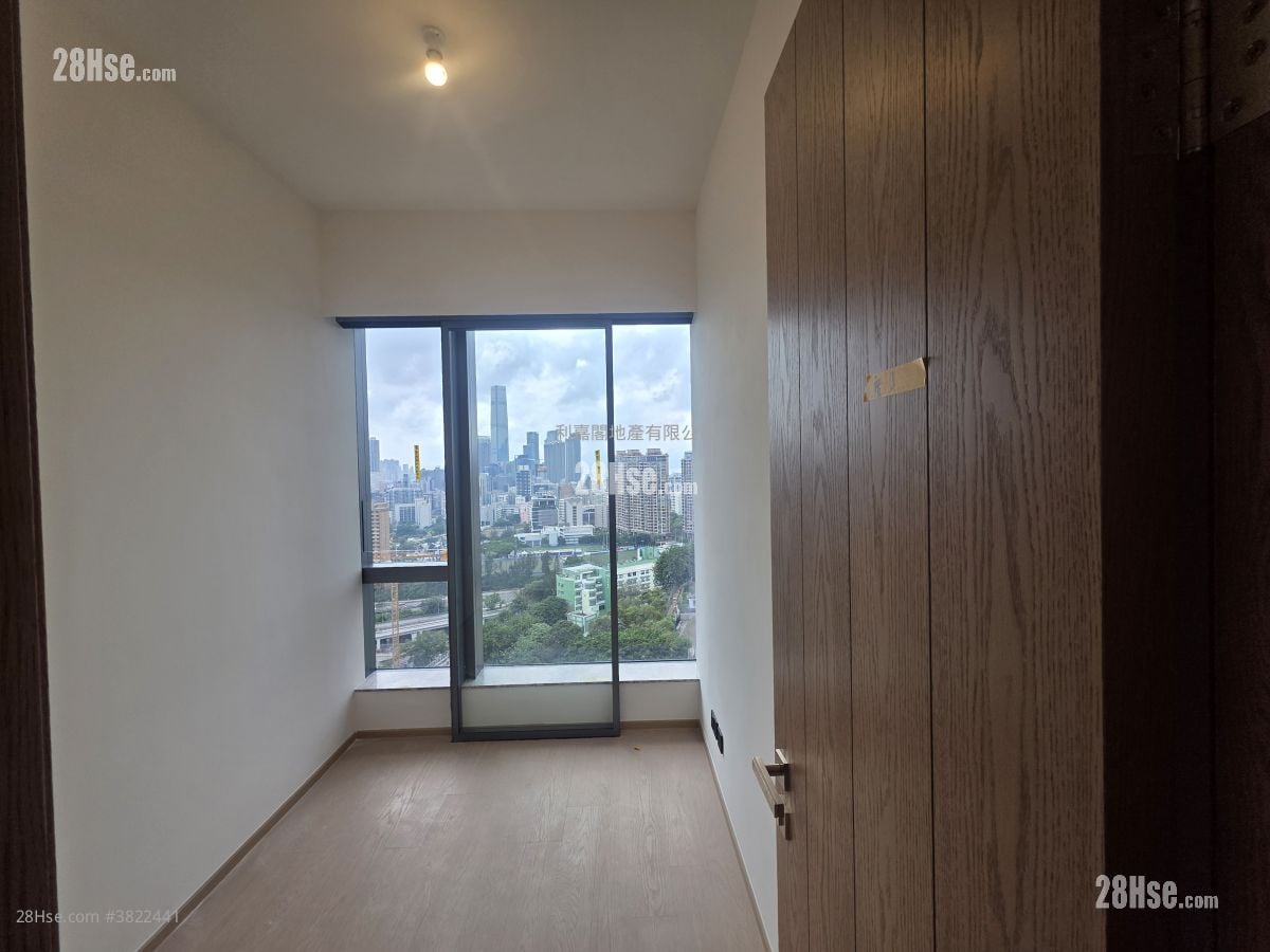 In One Rental 3 Bedrooms , 3 Bathrooms 940 ft²