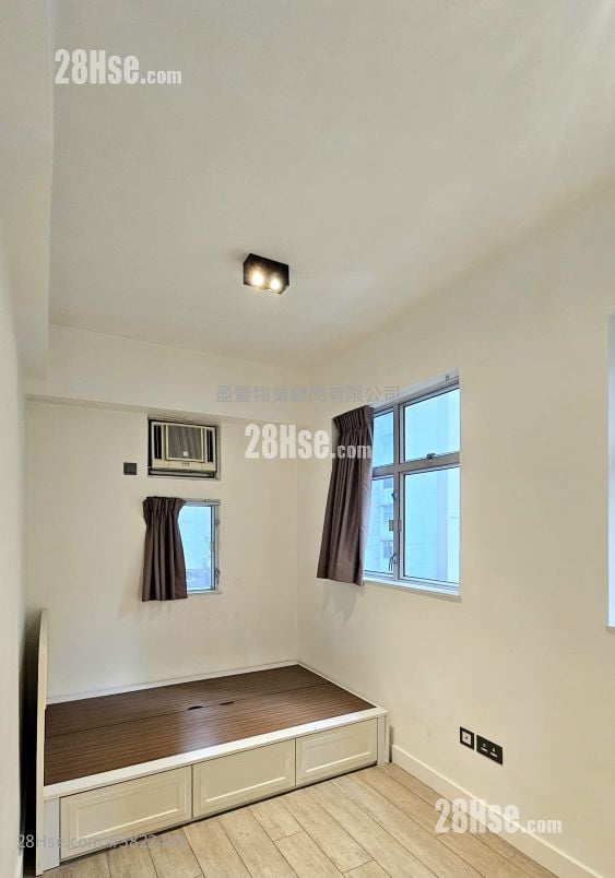 master room: Dandenong Mansion Sell 1 Bedroom , 1 Bathroom 271 ft²