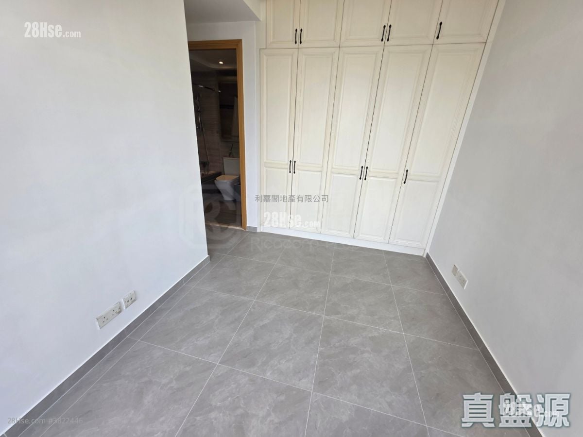 K.city Rental 3 Bedrooms , 2 Bathrooms 632 ft²