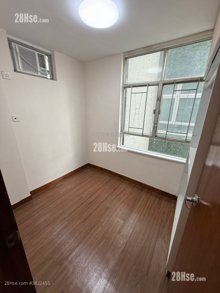 Whampoa Garden Sell 2 Bedrooms , 1 Bathroom 389 ft²