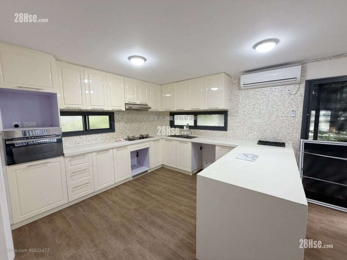 Village Rental 5+ Bedrooms , 2 Bathrooms 2,000 ft²