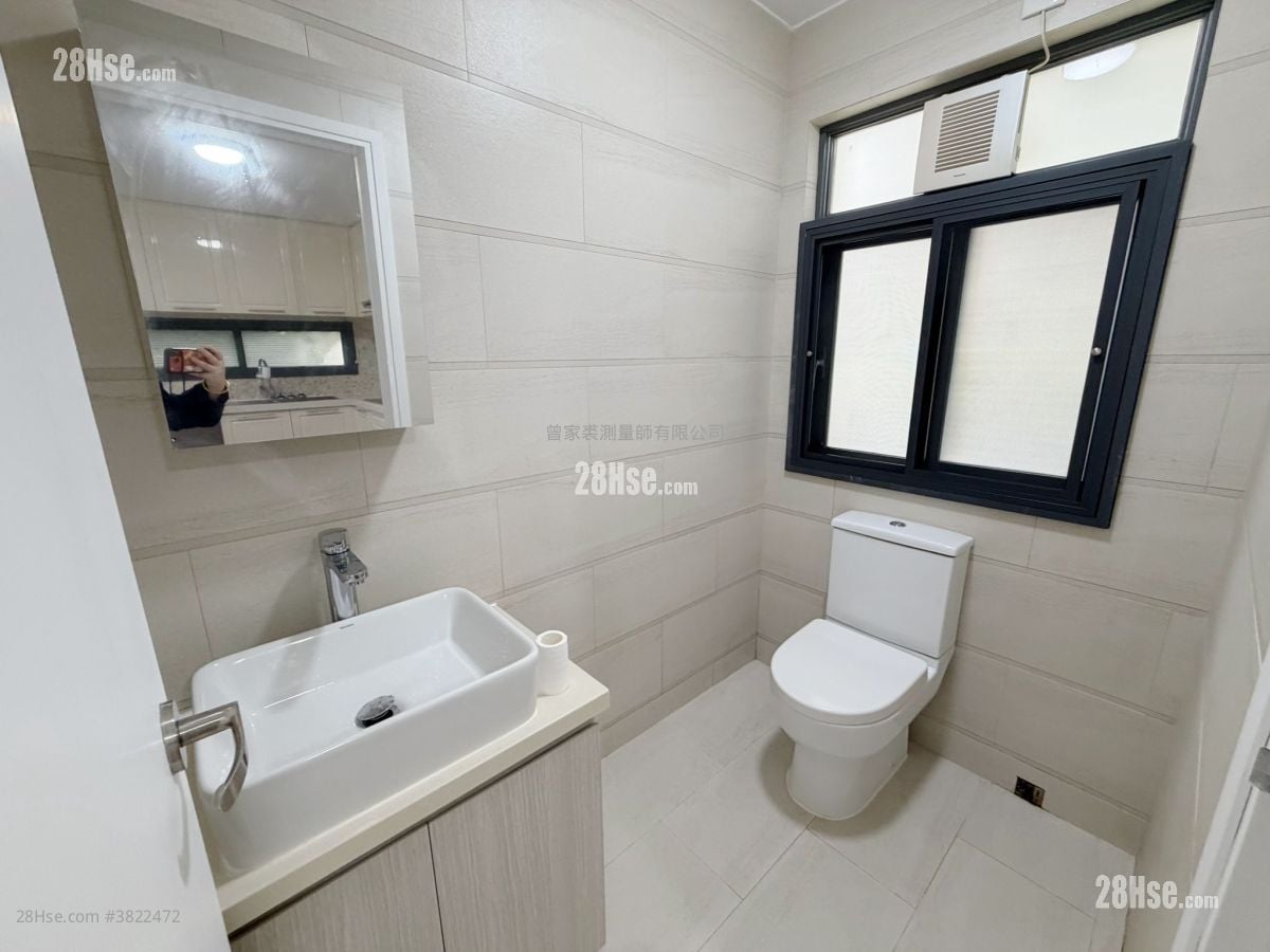 Village Rental 5+ Bedrooms , 2 Bathrooms 2,000 ft²