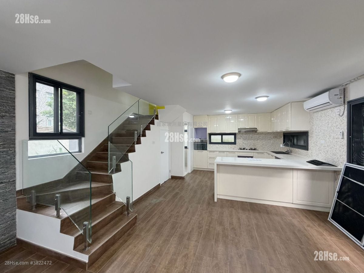 Village Rental 5+ Bedrooms , 2 Bathrooms 2,000 ft²