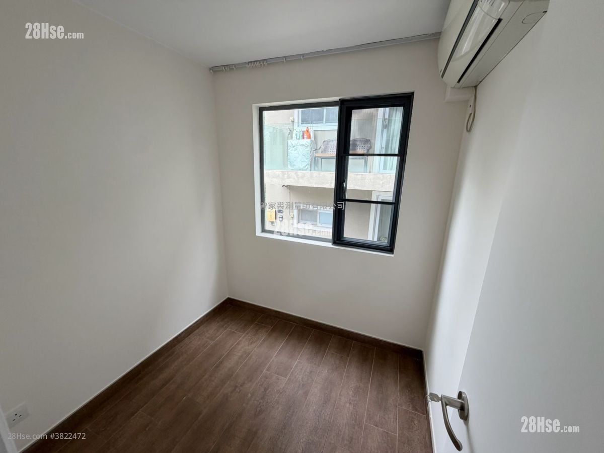 Village Rental 5+ Bedrooms , 2 Bathrooms 2,000 ft²