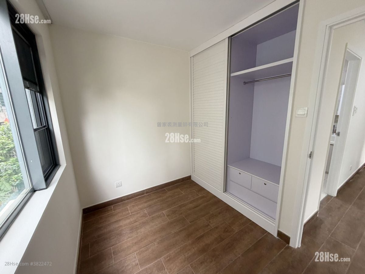 Village Rental 5+ Bedrooms , 2 Bathrooms 2,000 ft²