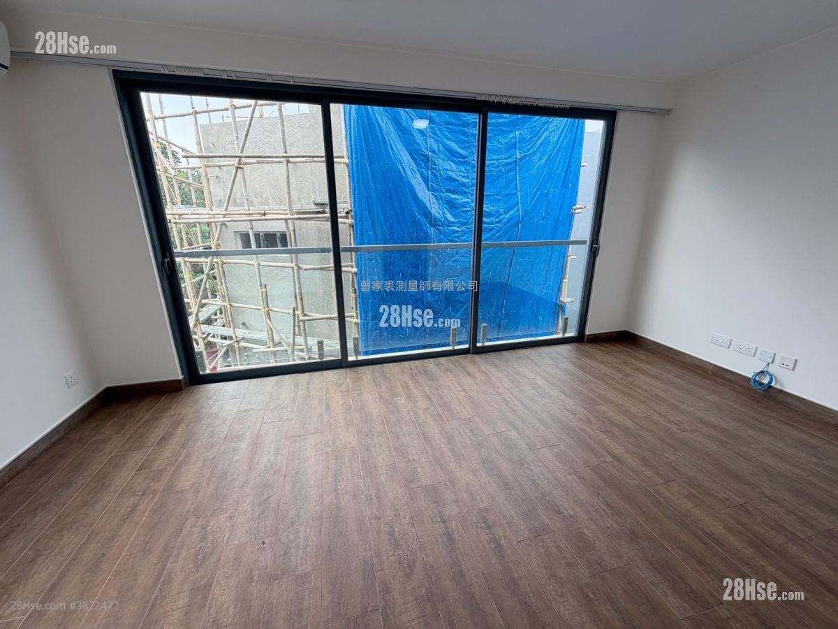 Village Rental 5+ Bedrooms , 2 Bathrooms 2,000 ft²