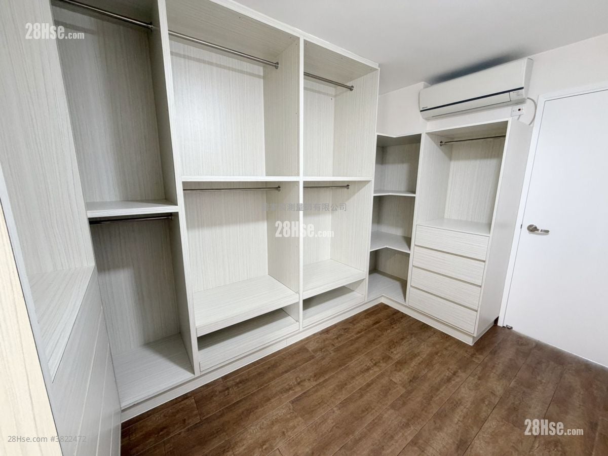 Village Rental 5+ Bedrooms , 2 Bathrooms 2,000 ft²