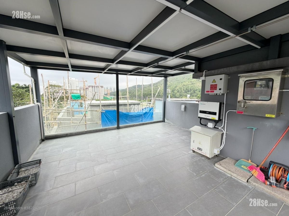 Village Rental 5+ Bedrooms , 2 Bathrooms 2,000 ft²