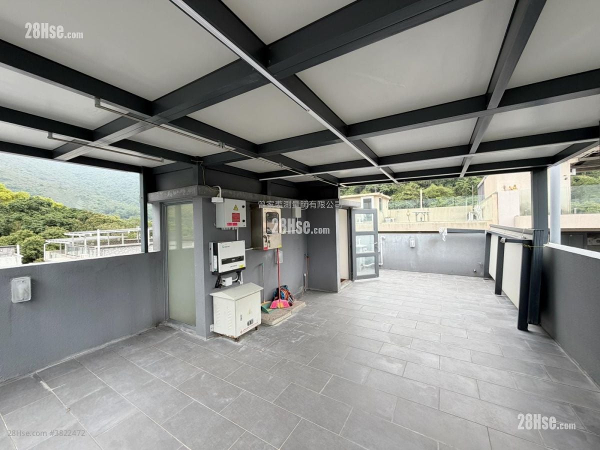 Village Rental 5+ Bedrooms , 2 Bathrooms 2,000 ft²